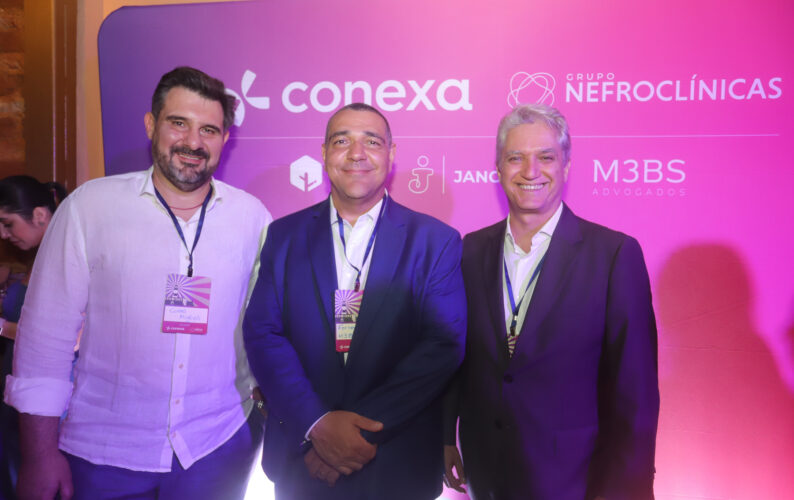 Sócios participam do coquetel pré-Congresso UNIDAS